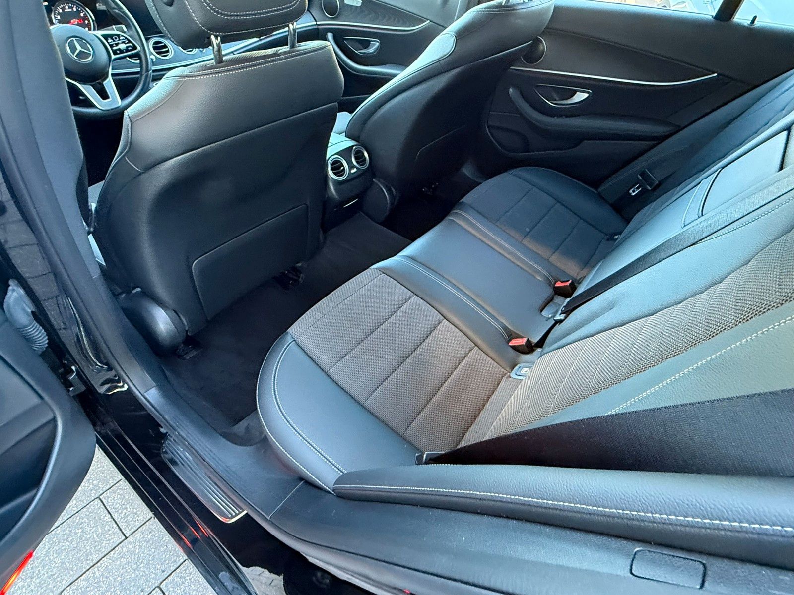 Fahrzeugabbildung Mercedes-Benz T-Modell E 200,Navi,Sitzh.
