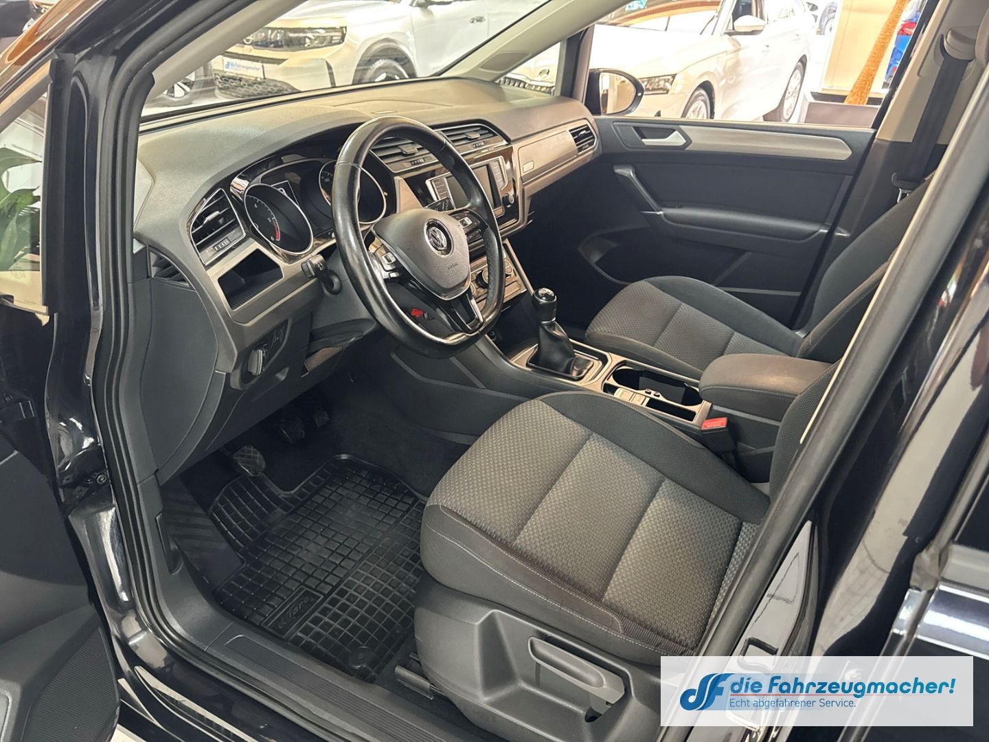 Fahrzeugabbildung Volkswagen Touran Comfortline 2,0TDi Navi Dyn. Kurvenlicht