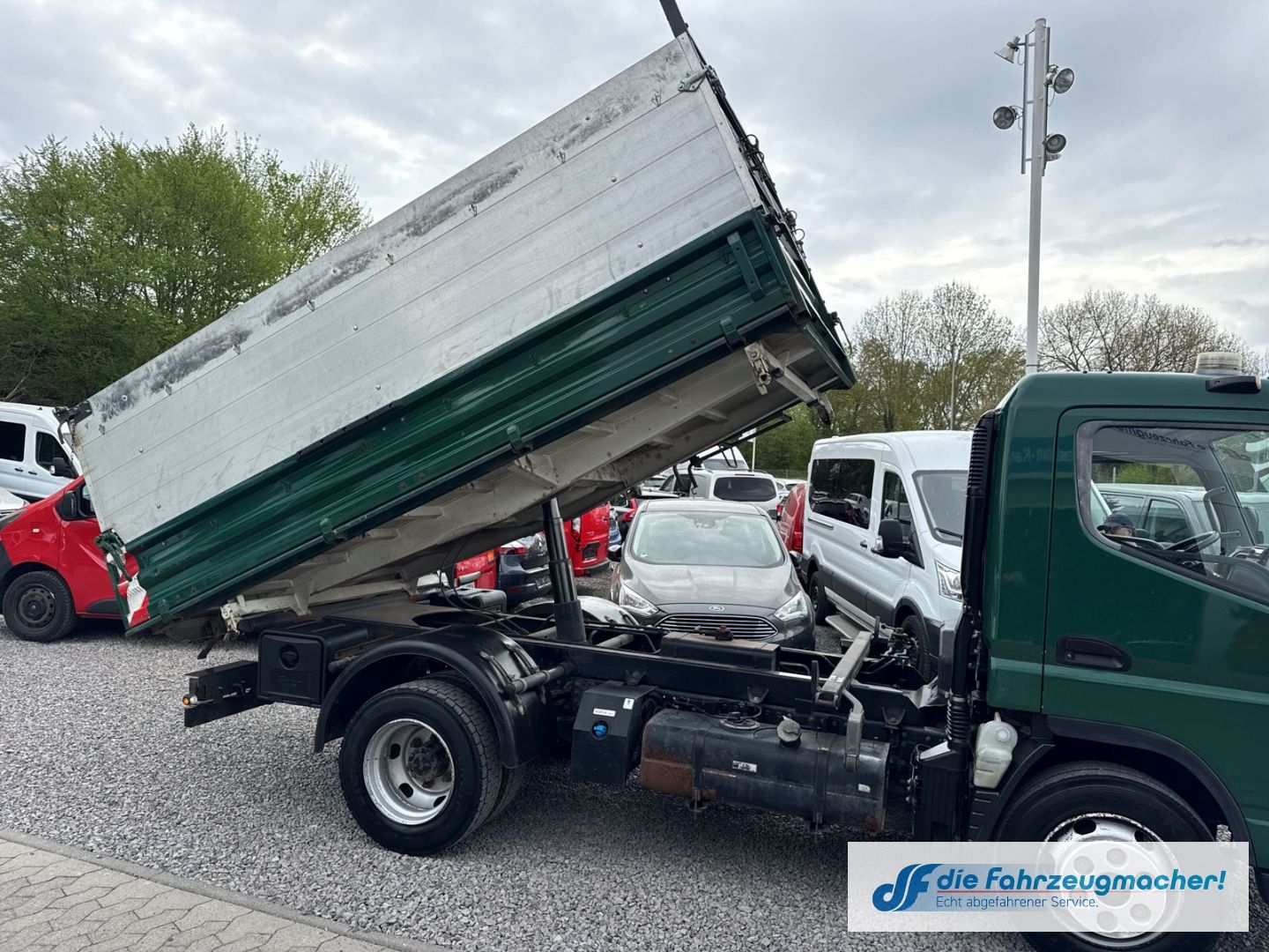 Fahrzeugabbildung Mitsubishi Fuso CANTER eFH Radio