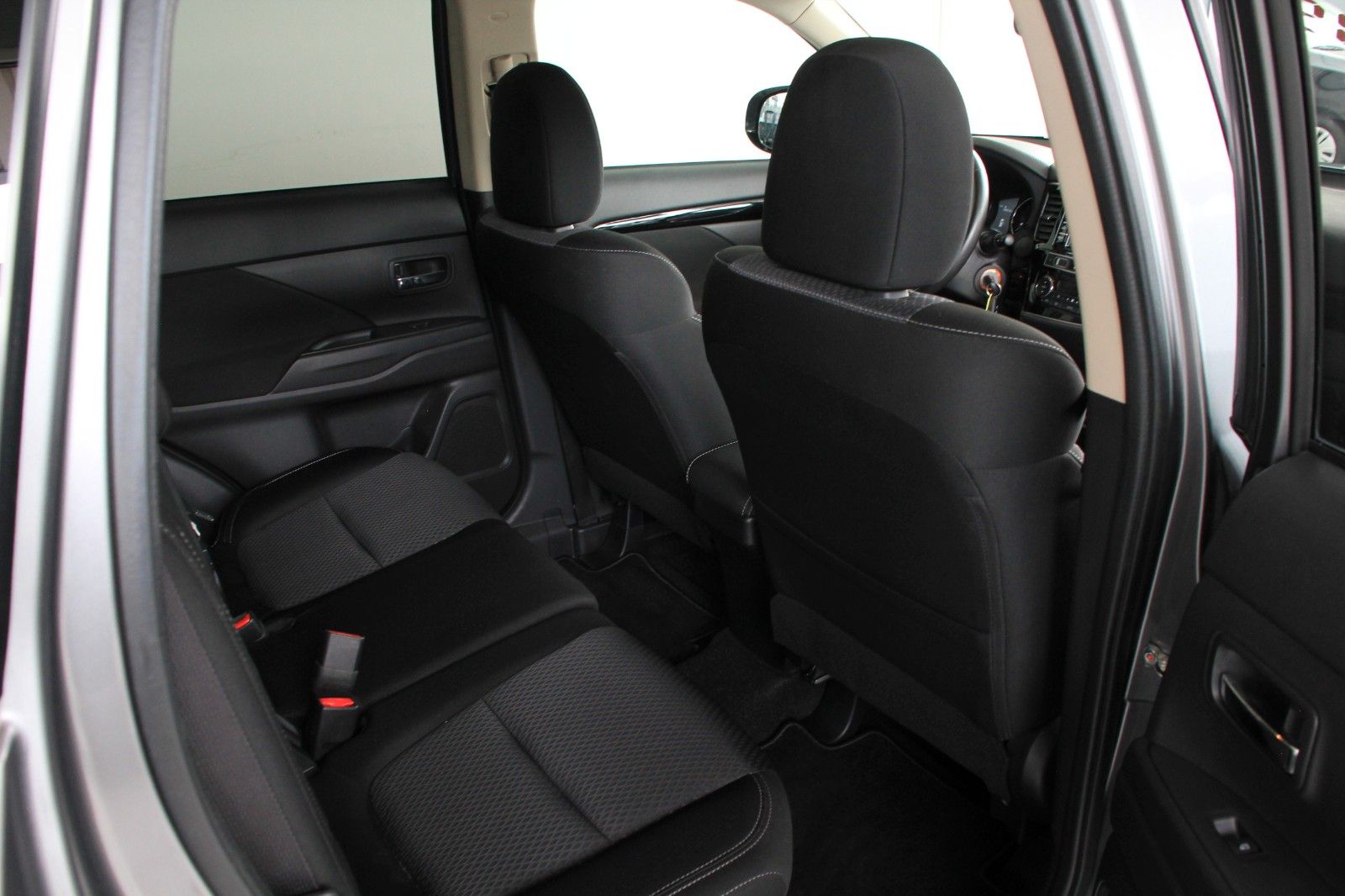 Fahrzeugabbildung Mitsubishi Outlander Active 2WD