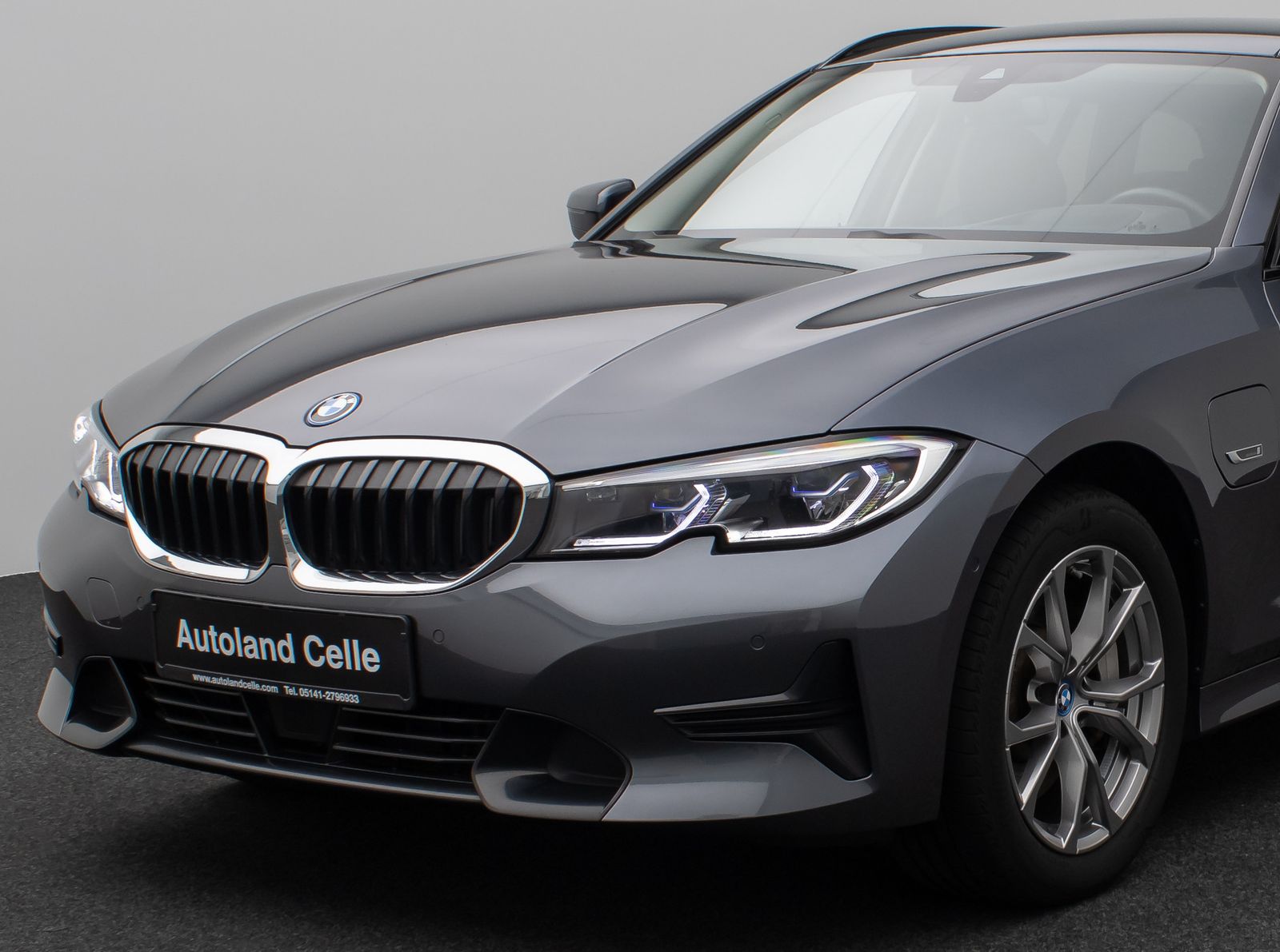 Fahrzeugabbildung BMW 330e SportLine Laser Kamera HUD DAB HiFi Komfort