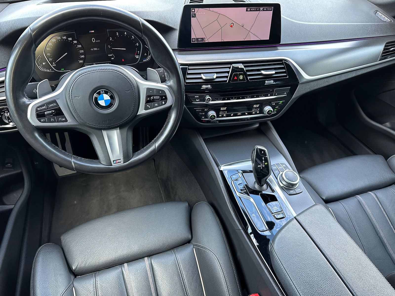 Fahrzeugabbildung BMW 540 i Touring xDrive M-Sport NAV+LED+HEAD-UP
