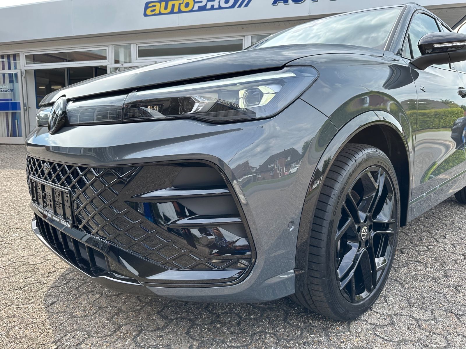 Fahrzeugabbildung Volkswagen Tiguan 2.0 TDI 4M R-Line Pano/AHK/ACC/Navi