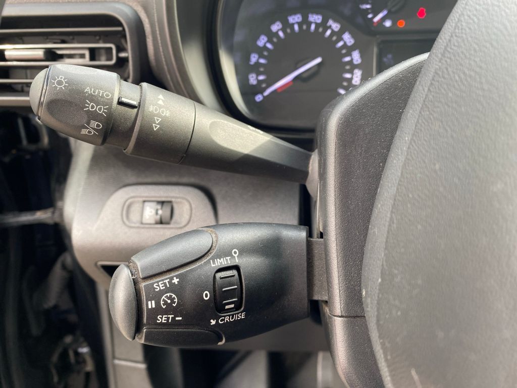 Fahrzeugabbildung Citroën Berlingo 1.5 Diesel 100 M S&S Club *AZV*Sitzh*PD