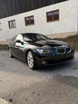 BMW E92 325i Vfl Saphirschwarz - BMW 325 aus 2006: Coupe