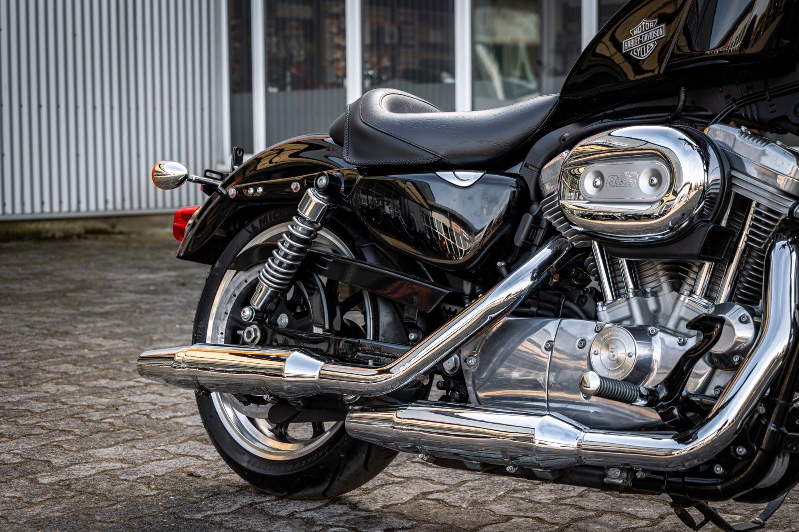 Fahrzeugabbildung Harley-Davidson XL883L SUPERLOW SPORTSTER - VIVID BLACK