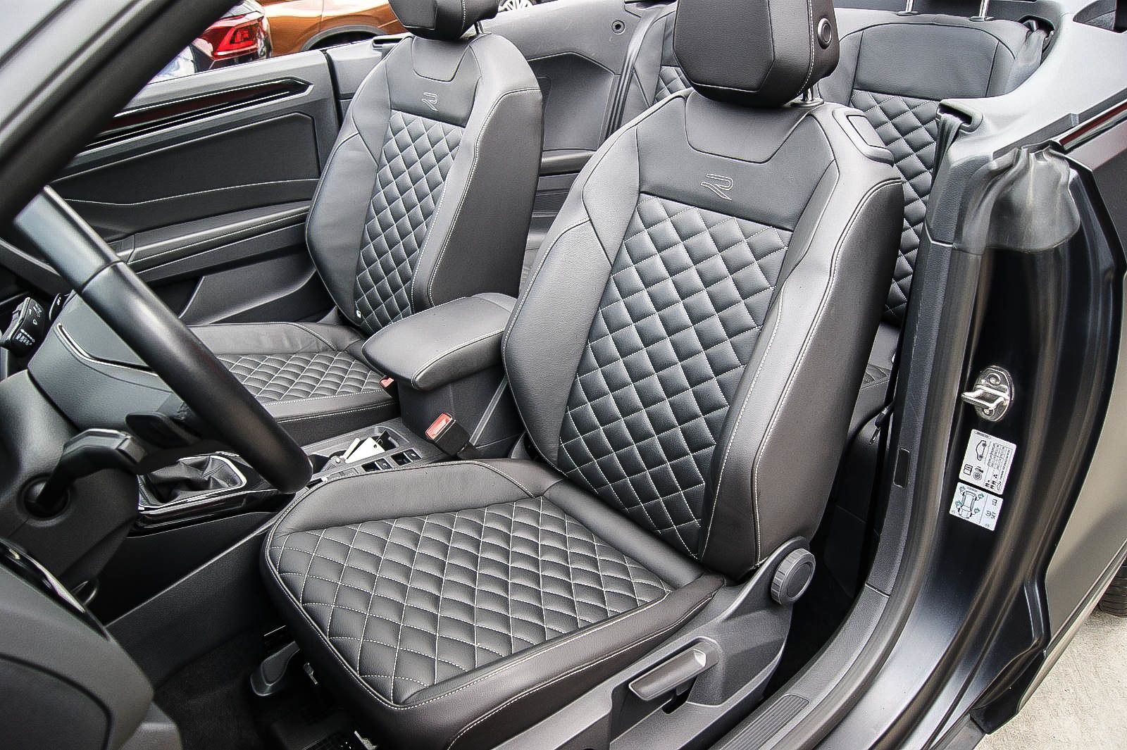 Fahrzeugabbildung Volkswagen T-Roc Cabriolet R-Line Edition Black limited 999