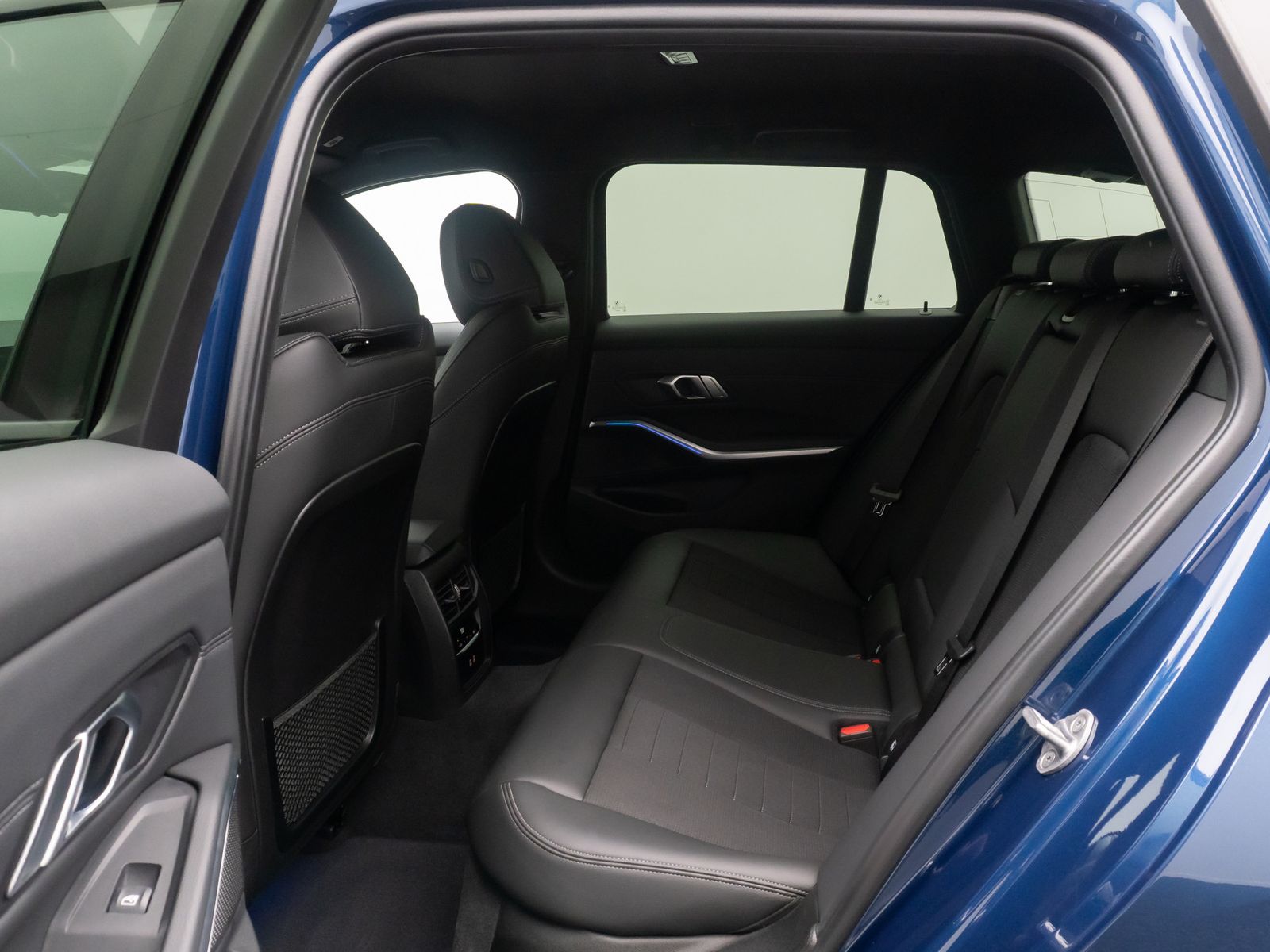 Fahrzeugabbildung BMW 320d SportLine Alarm DAB HiFi Komfort Kamera 18"