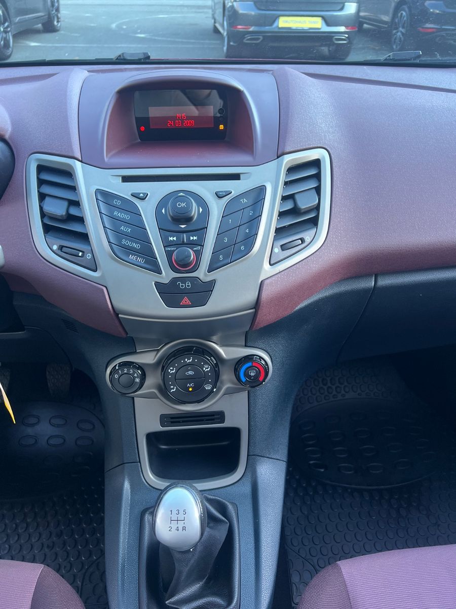 Fahrzeugabbildung Ford Fiesta Sonderlack *4/5 TÜRIG*