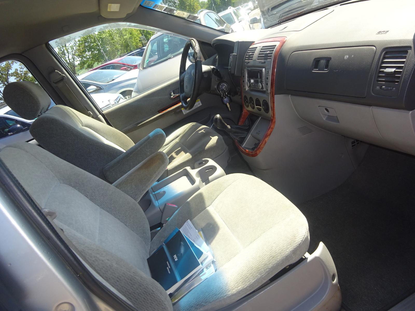 Kia Carnival 2005 — photo 11