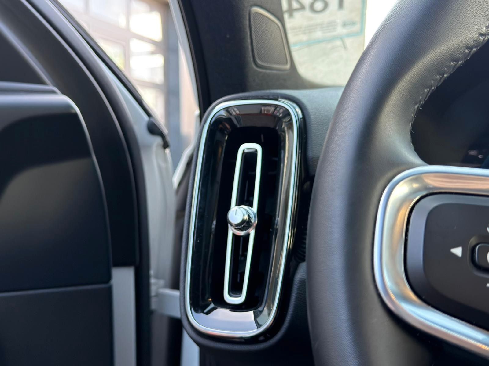 Fahrzeugabbildung Volvo XC40 B4 AWD Ultimate Dark*PANO*STDHZG*360°*ACC