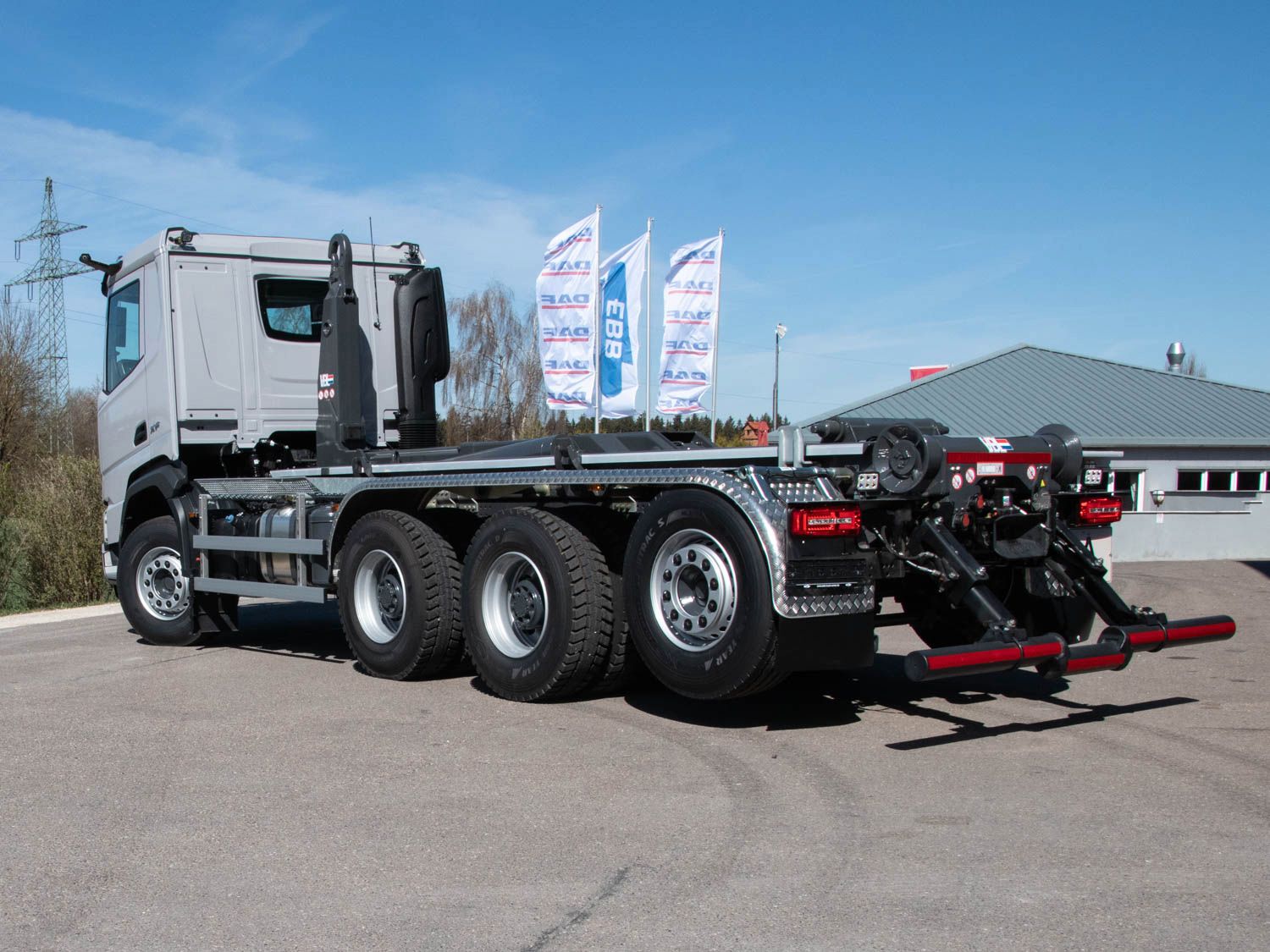 Fahrzeugabbildung DAF XF 530 FAW mit VDL Abrollkipper
