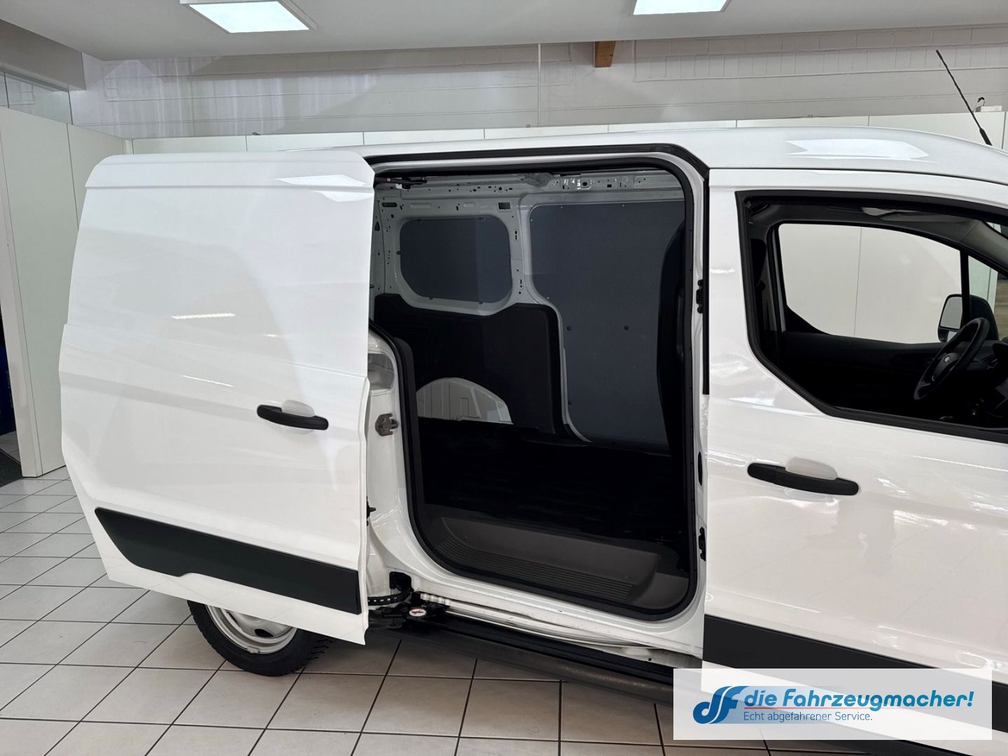 Fahrzeugabbildung Ford Transit Connect Kasten lang Kurvenlicht DAB SHZ