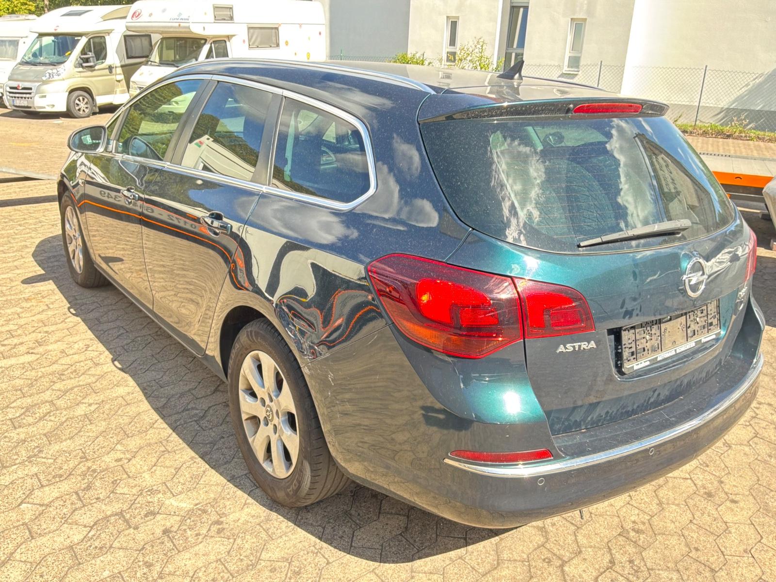 Opel Astra J Sports Tourer Exklusiv