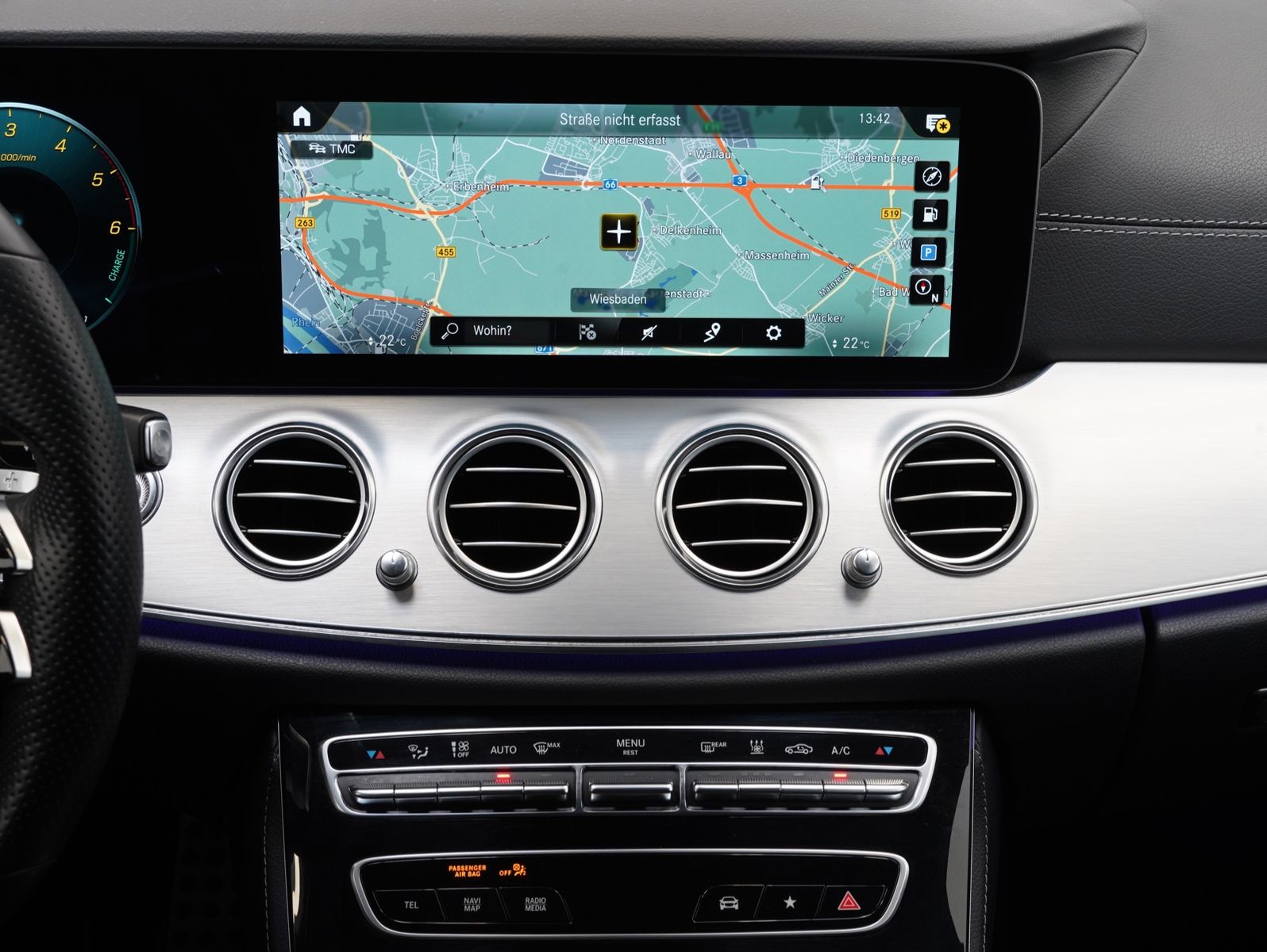 Fahrzeugabbildung Mercedes-Benz E 300 de T 4Matic AMG Line DISTRONIC/BURMESTER