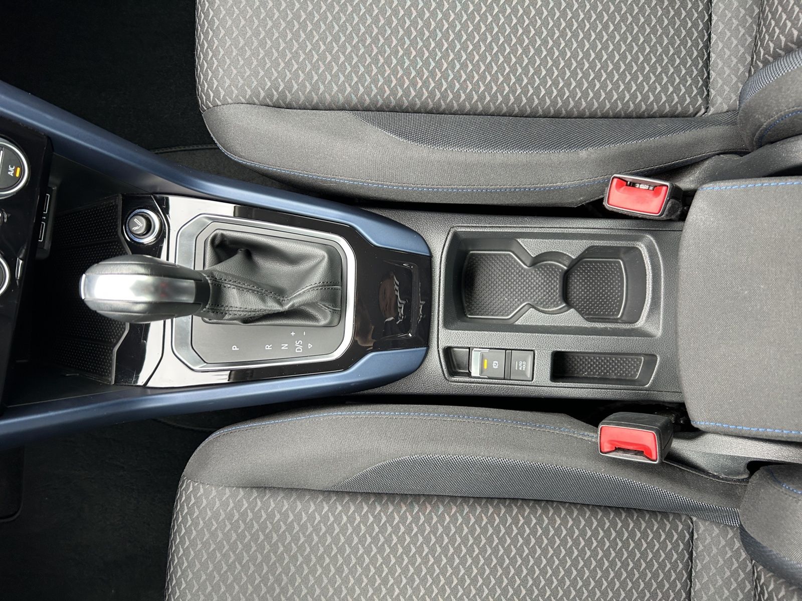 Fahrzeugabbildung Volkswagen T-Roc TSI United DSG LED Navi ACC AHK RFK SH