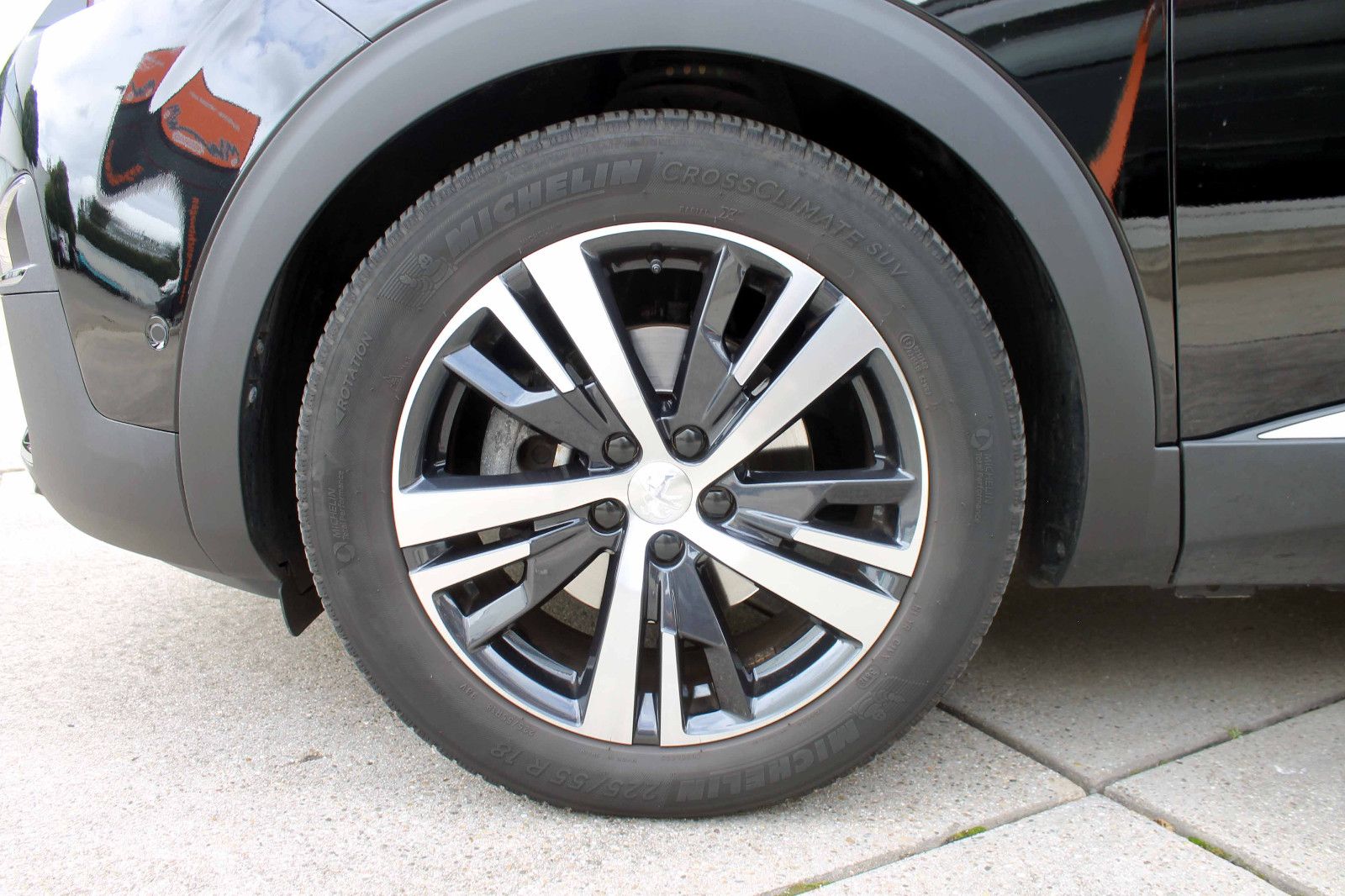 Fahrzeugabbildung Peugeot 3008 PureTech 180 Allure LED ACC 360° PANO SHZ