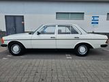 Mercedes-Benz 230E Oldtimer im Top-Zustand H-Kennzeichen - Mercedes-Benz 230 Gebrauchtwagen in Berlin