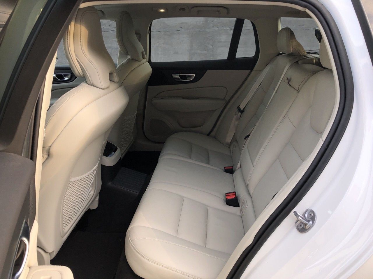 Volvo V60 T8 Twin Engine AWD Ultimate Dark Plug-In foto 12
