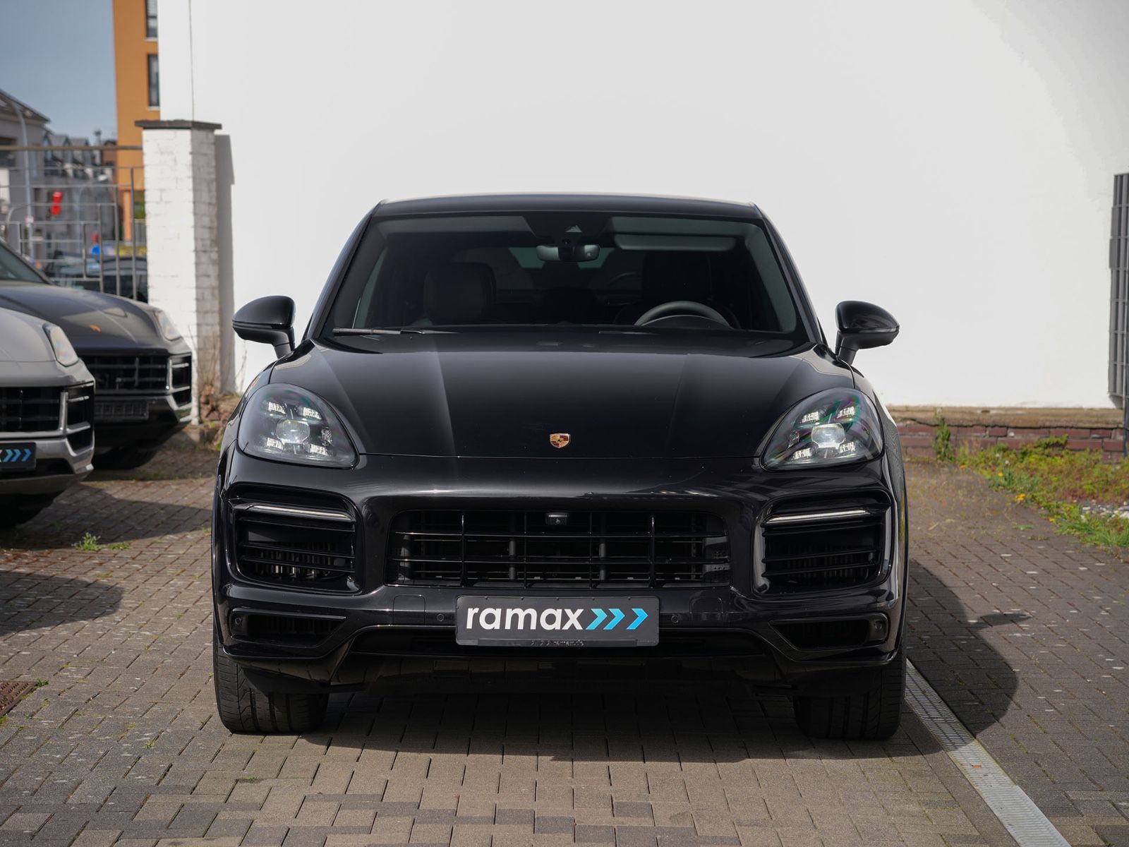 Porsche E-Hybrid Coupé SPORTDESIGN-PAKET-SPORTABGAS.-22" foto 2