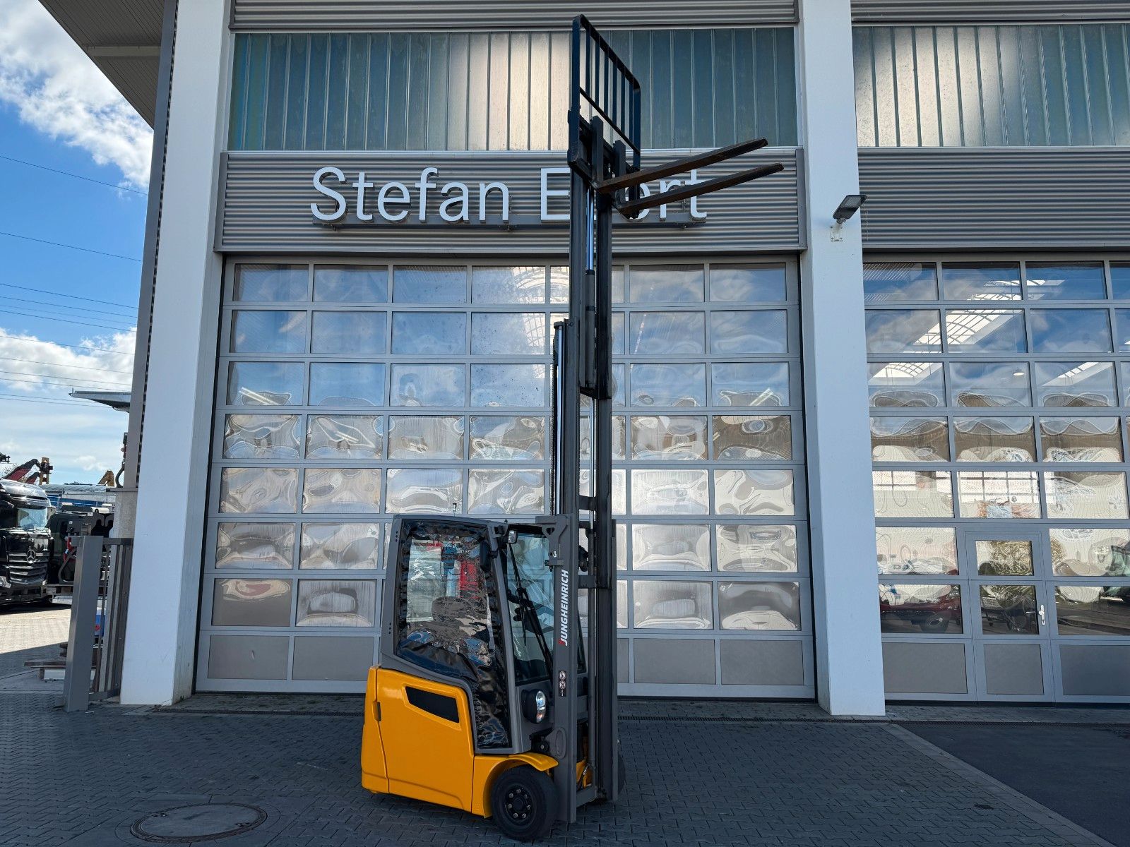 Fahrzeugabbildung Jungheinrich EFG 215 / Triplex: 4.25m! / SS / nur 2.865h!