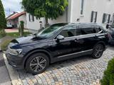 Volkswagen Tiguan Allspace 2.0 TSI 132kW DSG 4MOTION Hi... - schwarze Volkswagen Tiguan Allspace