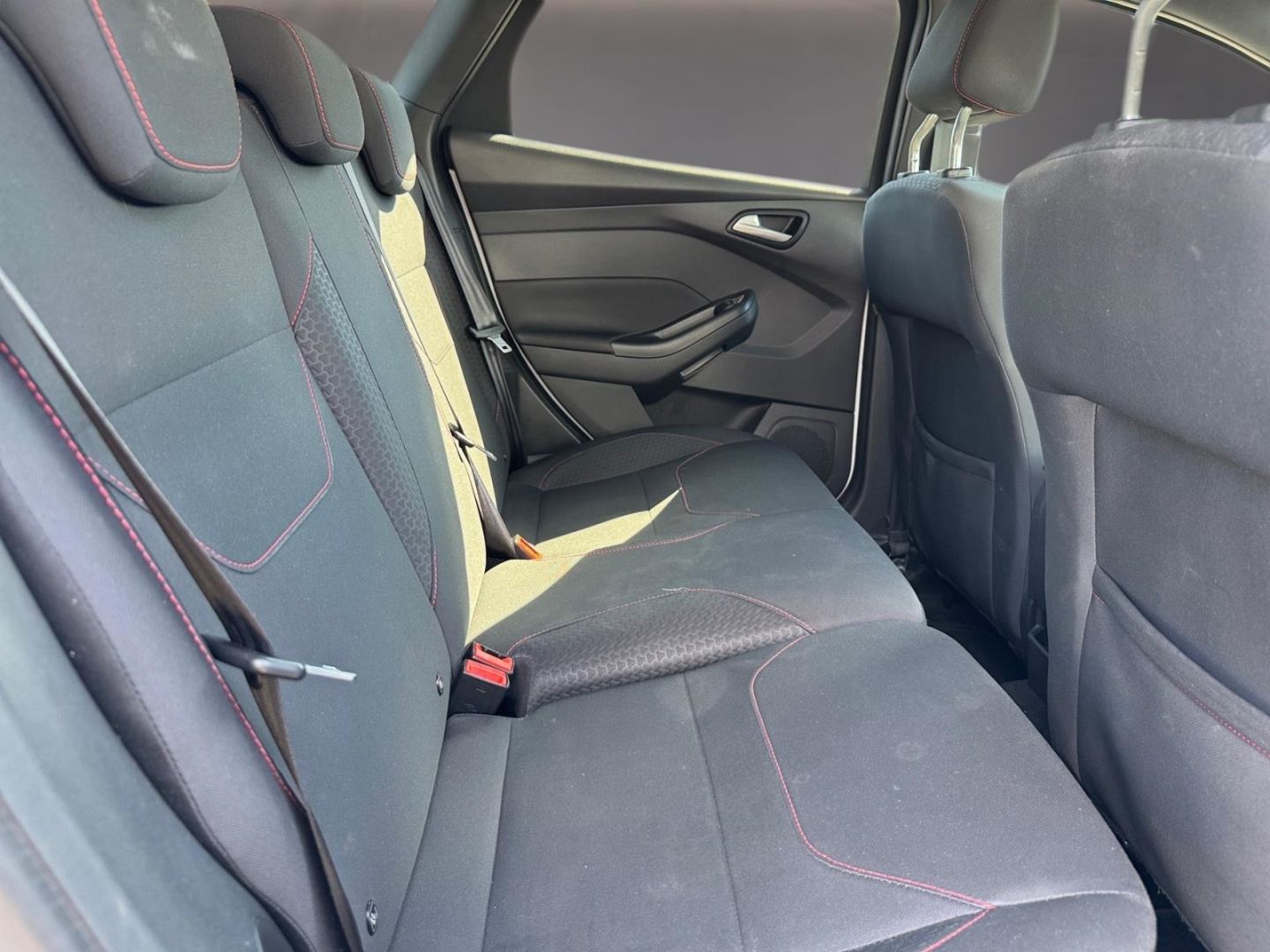 Fahrzeugabbildung Ford Focus Turnier ST-Line Sportpaket Navi Mehrzonenk
