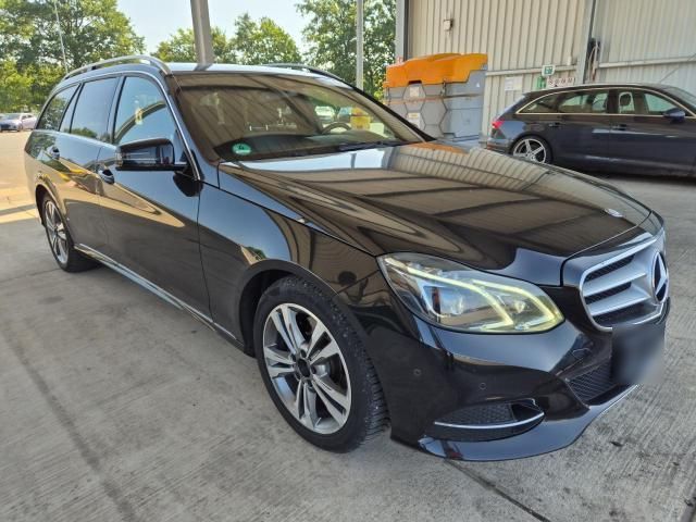 Image of Mercedes-Benz E 220