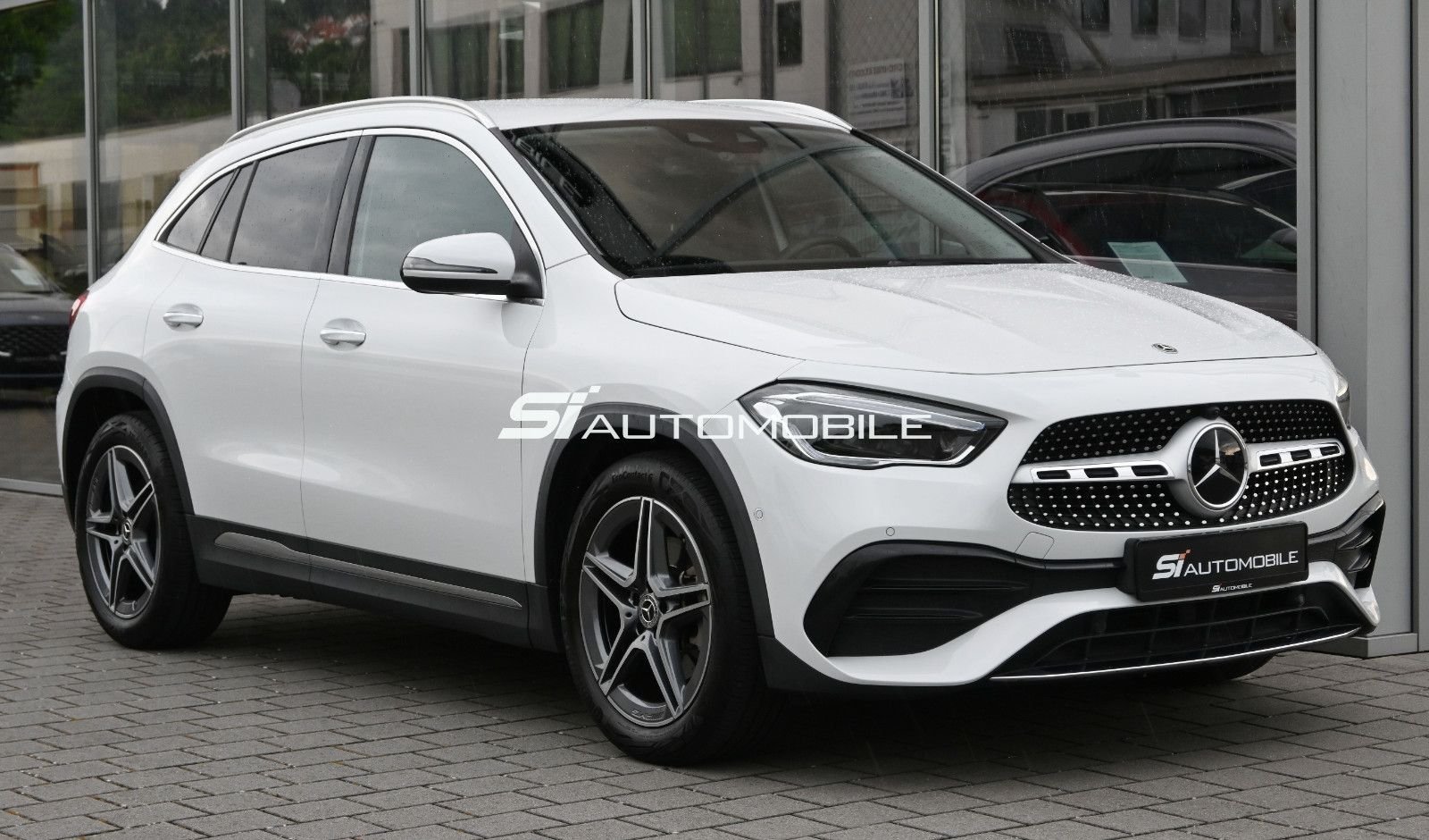 Fahrzeugabbildung Mercedes-Benz GLA 250 DCT AMG Line °DISTRONIC°HUD°STANDHEIZUNG