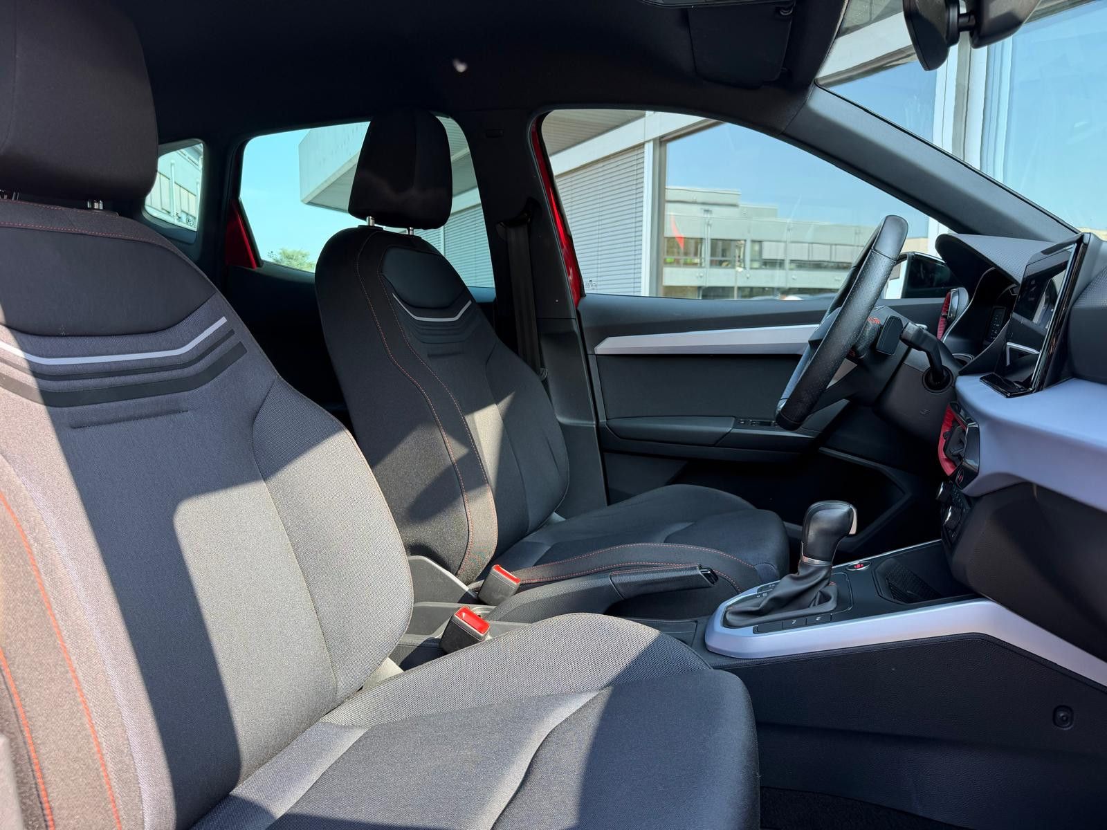 Fahrzeugabbildung SEAT Arona 1,5 TSI FR DSG >LED+NAVI+SHZ+KAM+ACC+DAB+