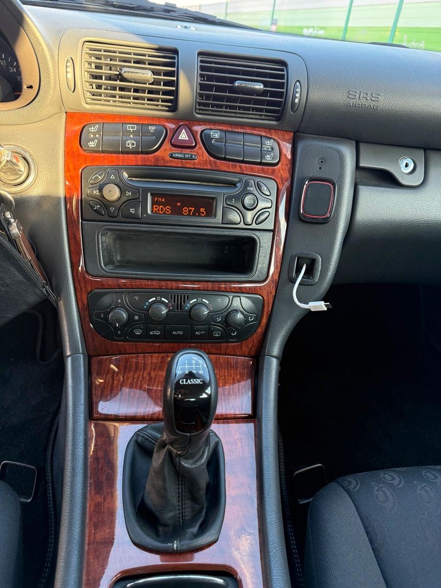 Mercedes-Benz C180 2004 — photo 13
