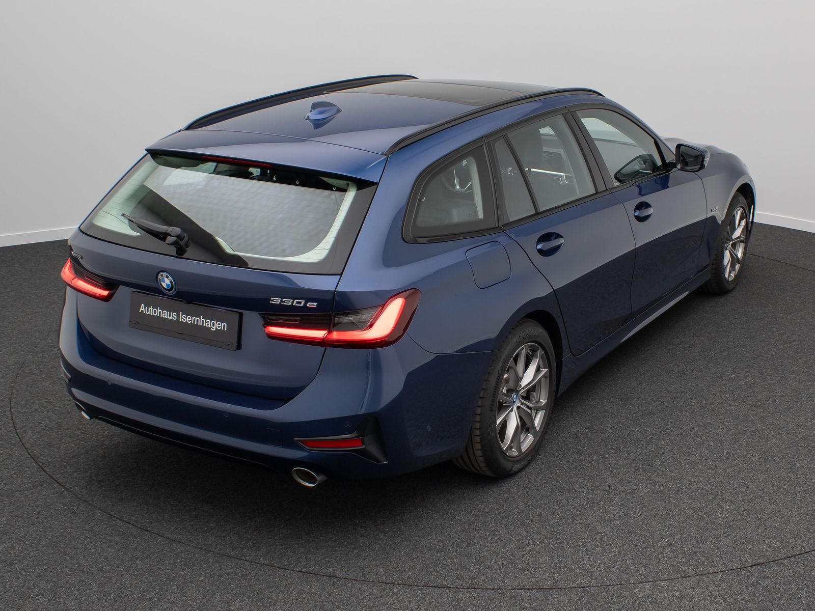 Fahrzeugabbildung BMW 330e xD Sport Line ACC Kamera DAB AHK Panorama