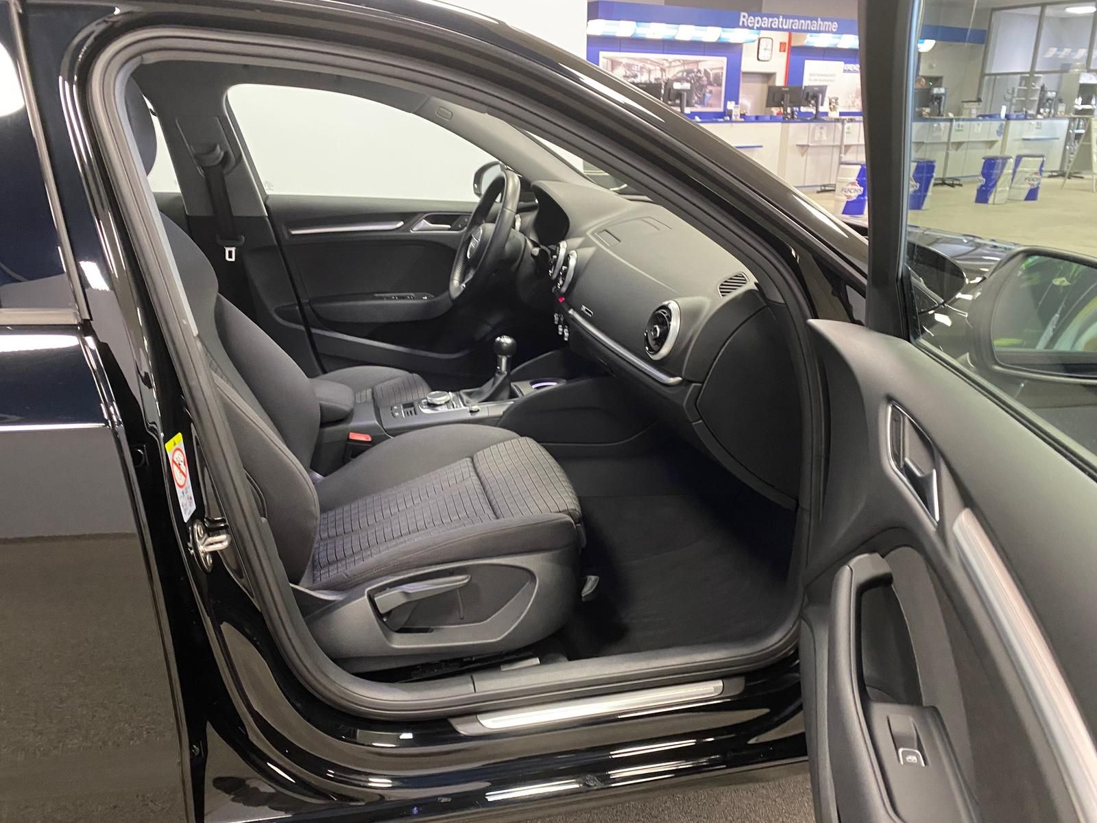 Fahrzeugabbildung Audi A3 1.5 ACT 35 TFSI SPORT NAVI+PDC+SITZHEIZ+KLIMA