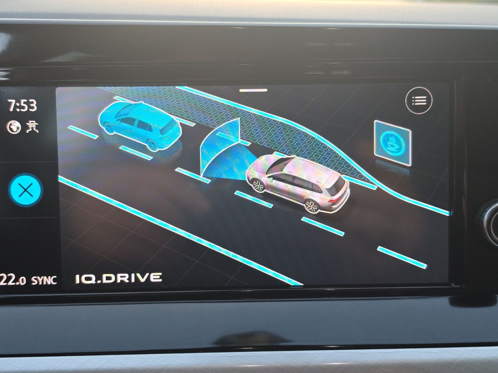 Fahrzeugabbildung Volkswagen Golf VIII Variant Life AHK ACC SHZ LED Apple Car