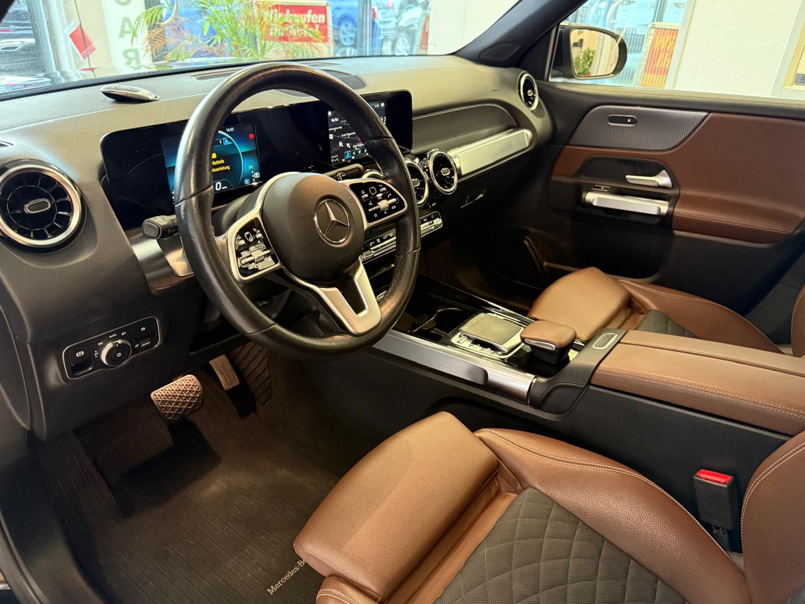 Fahrzeugabbildung Mercedes-Benz GLB 200 / SCHEKCHEFT / LED / NAVI / KAMERA