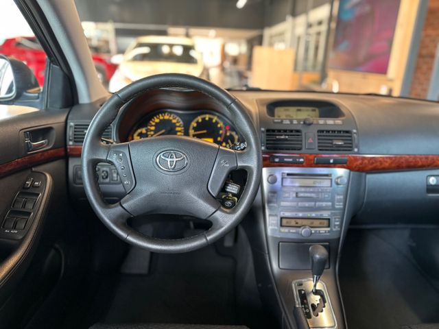 Toyota Avensis 2.4 Executive Liftback