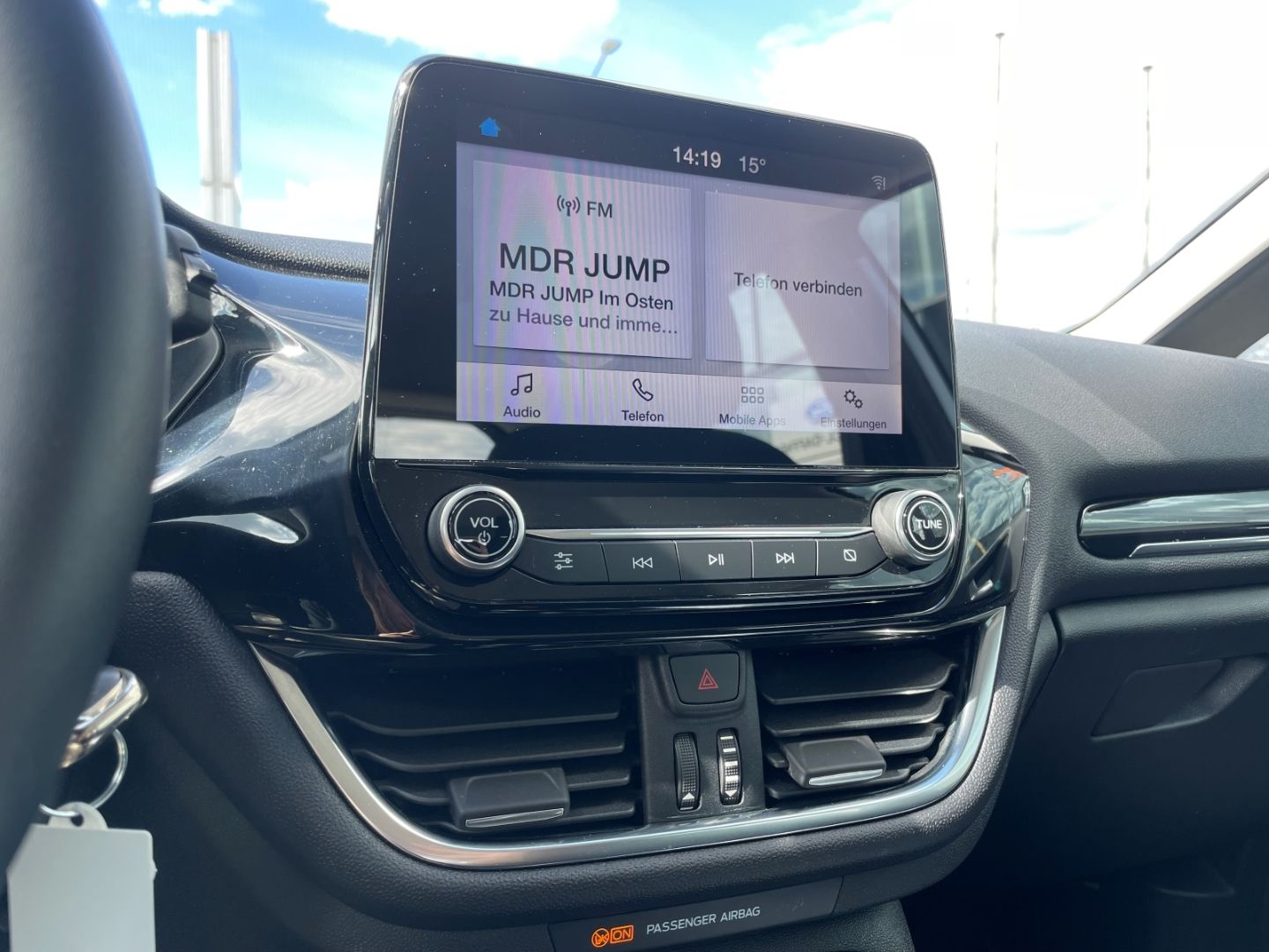 Fahrzeugabbildung Ford Fiesta Spurhalteass PDC SHZ Tempomat Bluetooth