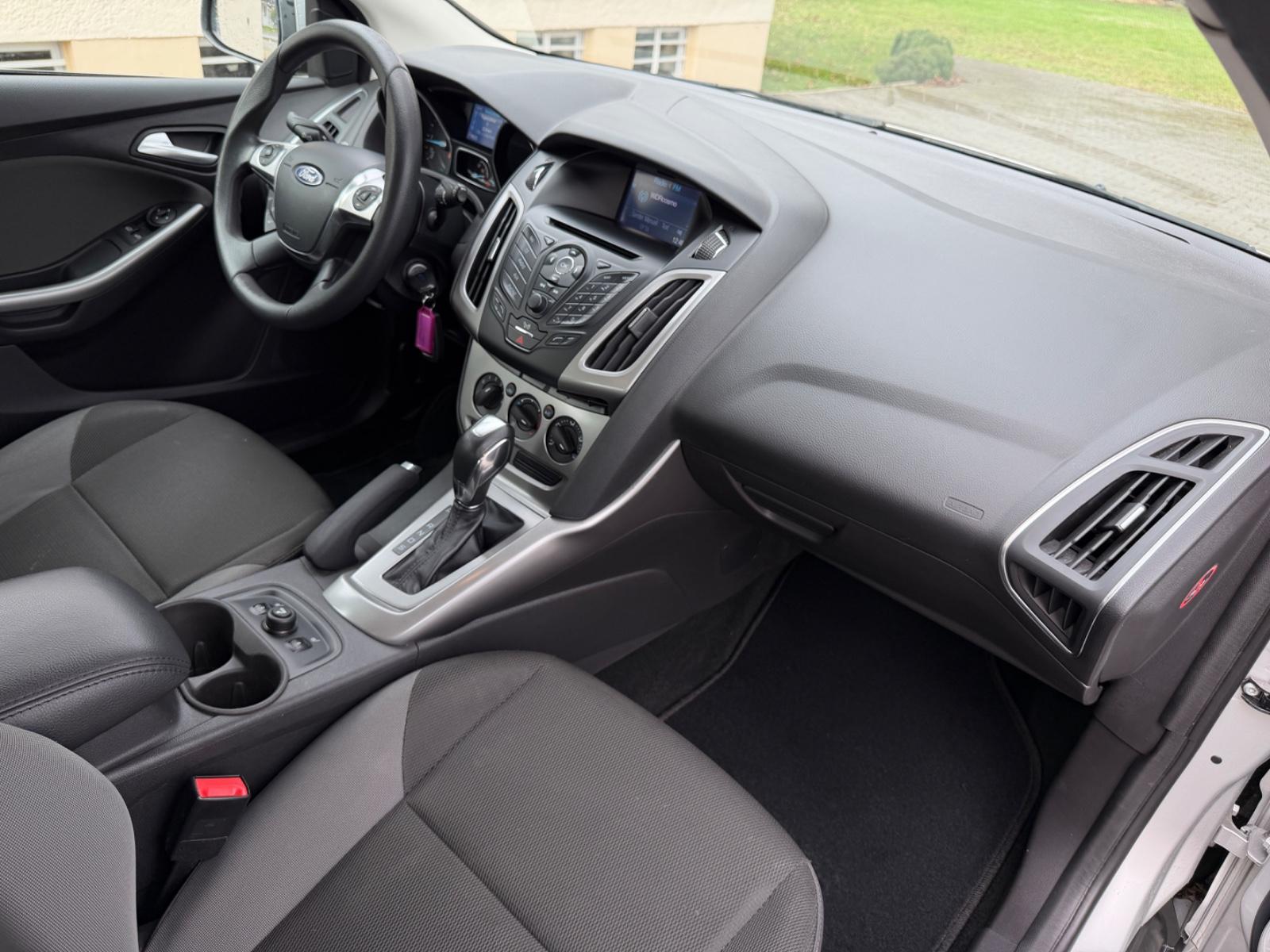 Ford Focus 2014 — photo 8