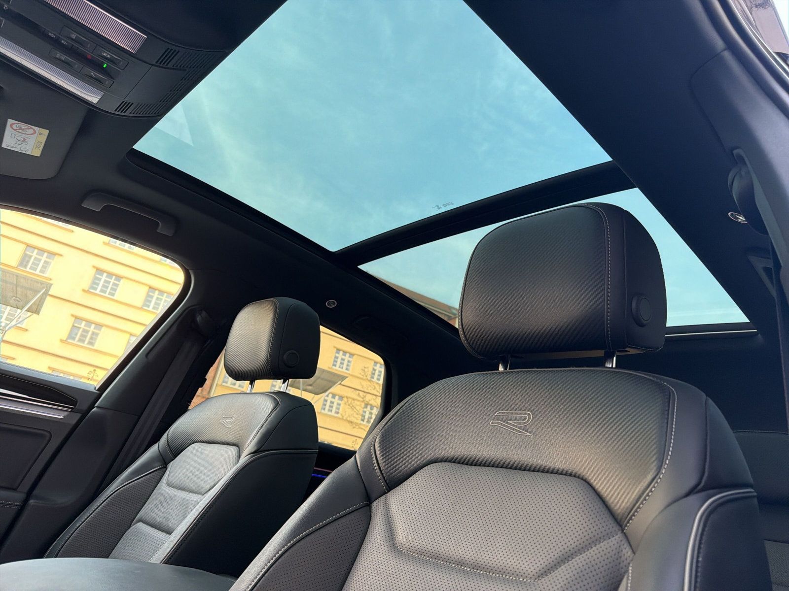 Fahrzeugabbildung Volkswagen Touareg 3.0 TDI 4M R-Line PANO STANDHZG AHK 22"