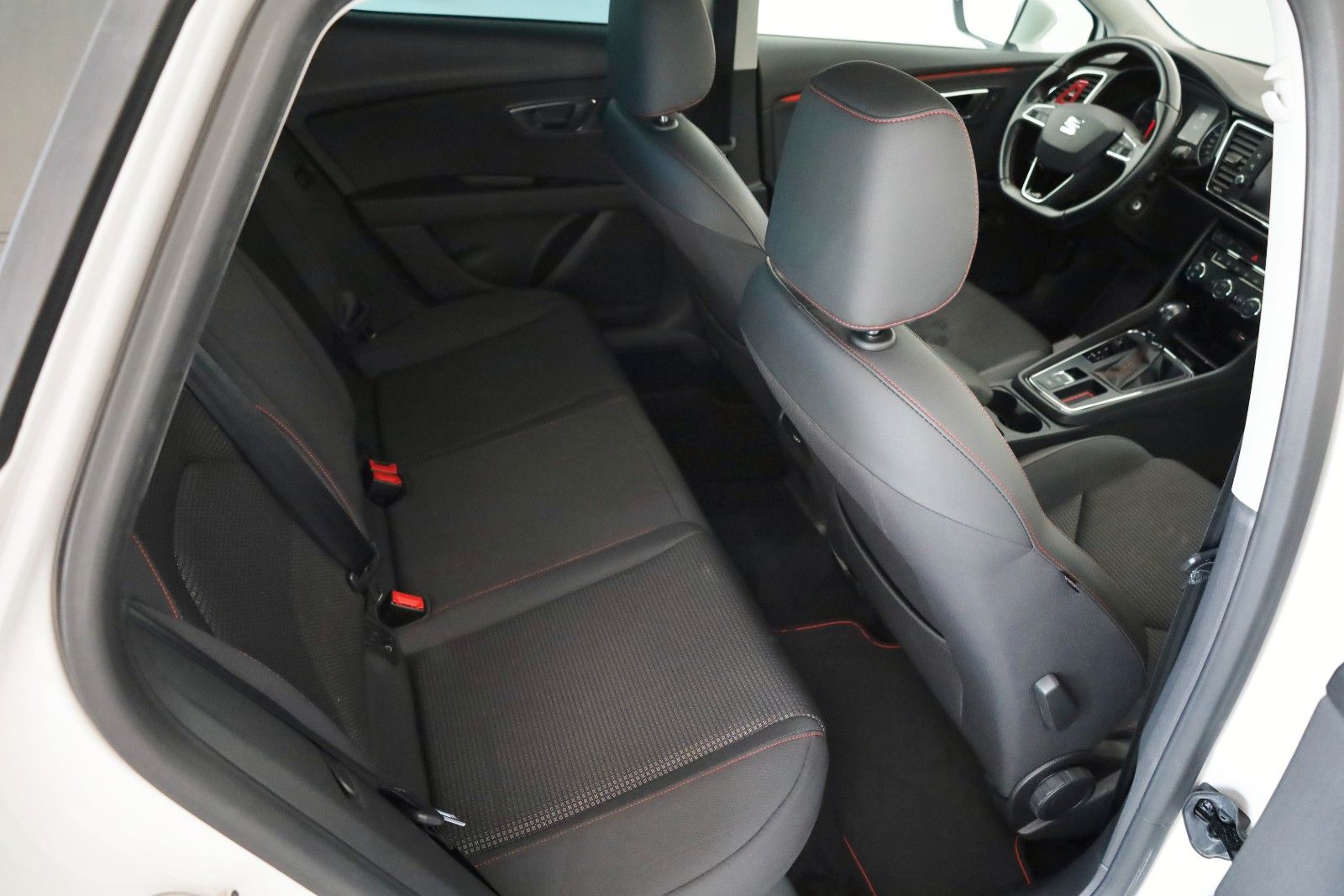 Fahrzeugabbildung SEAT Leon FR T.Leder,Navi,LED,ACC,Apple CarPlay,SD,SH