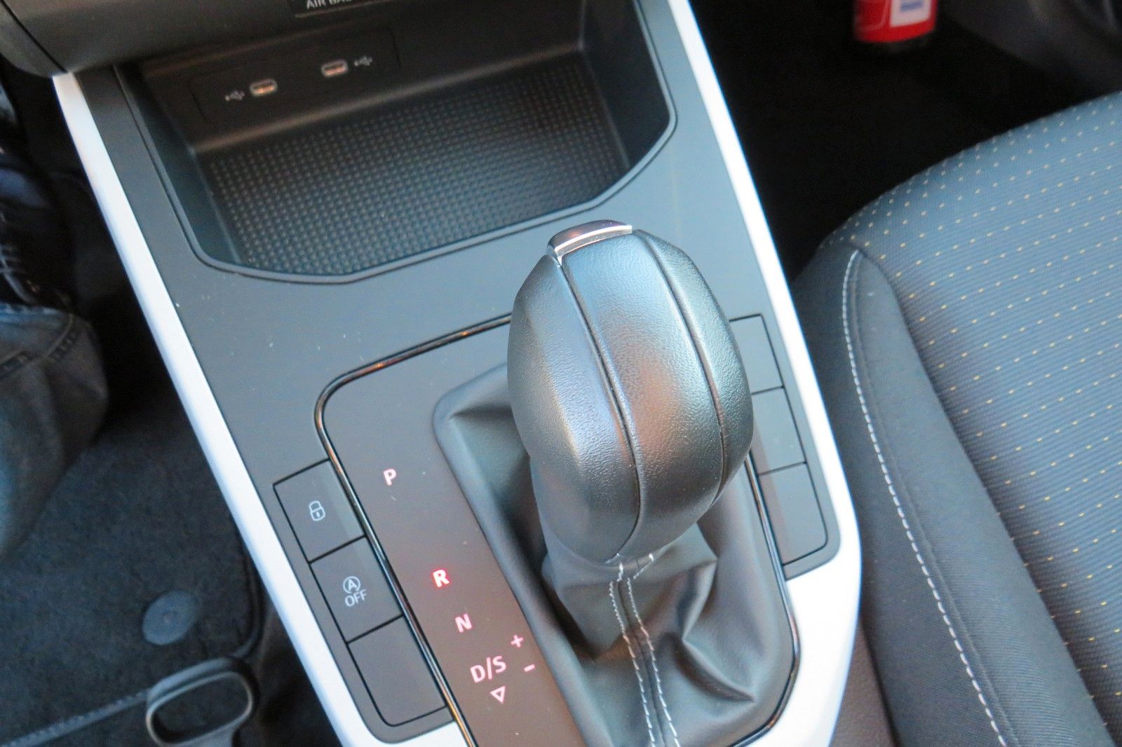 Fahrzeugabbildung SEAT Arona Style NAVI APP SITZH. PDC GRA 1.HD