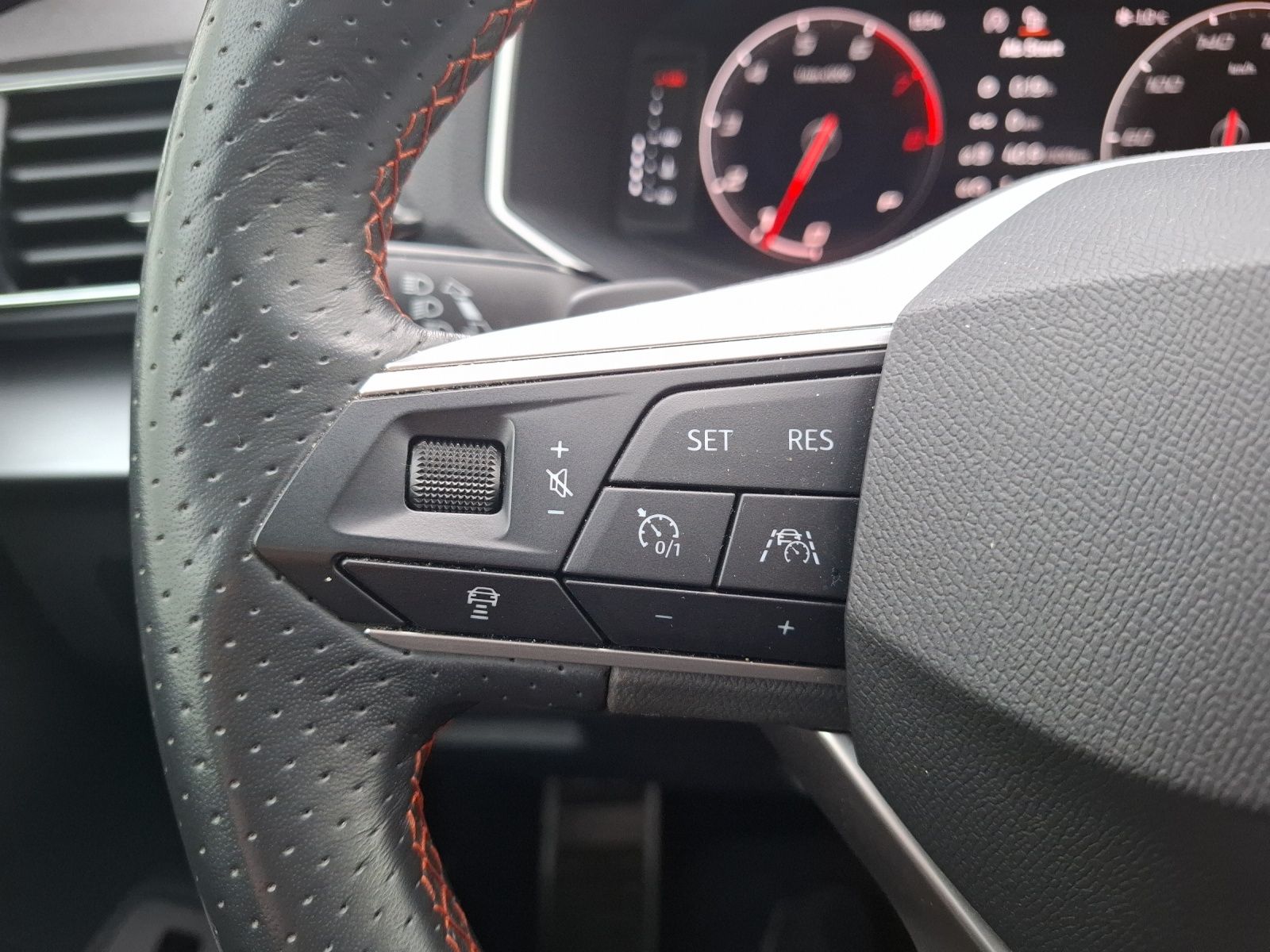 Fahrzeugabbildung SEAT Tarraco TSI FR DSG 4Drive LED AHK Navi AID Pano