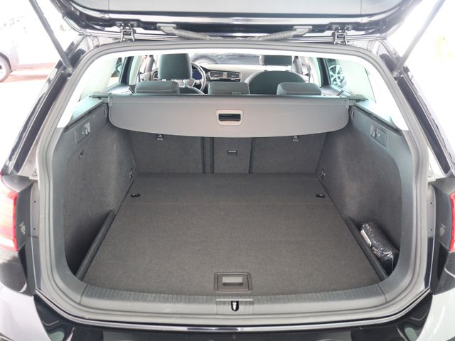 Volkswagen Golf Variant 1.6TDI DSG IQ DRIVE LED KAMERA ACC