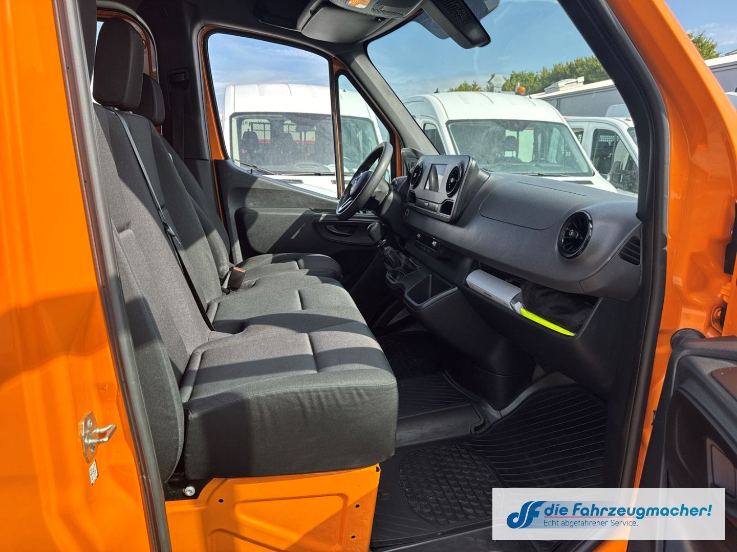 Fahrzeugabbildung Mercedes-Benz Sprinter Pritsche DoKa V6 319 CDI L3 AHK Navi DA