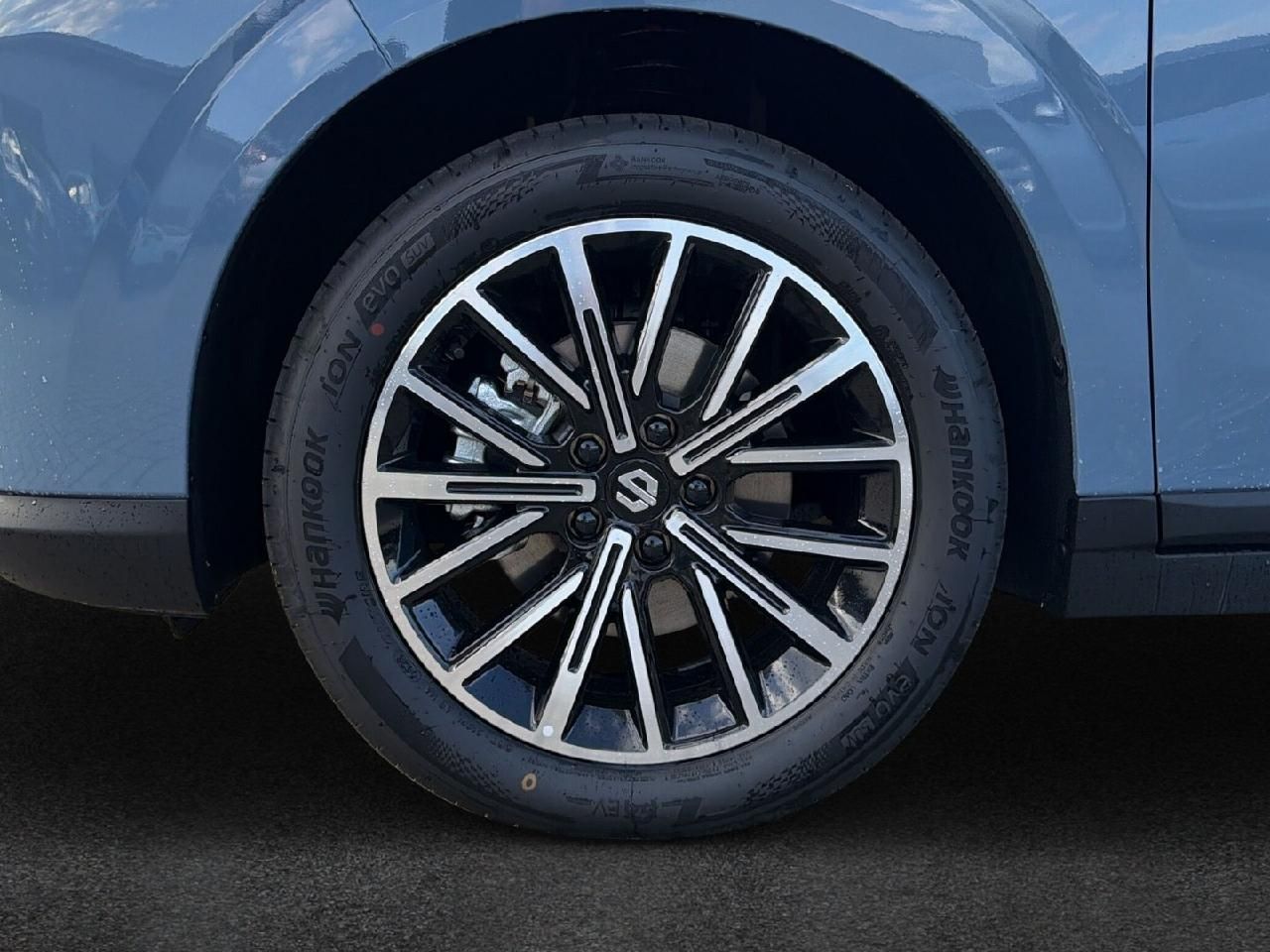 Fahrzeugabbildung Leapmotor B10 160 kW Hybrid EV Design