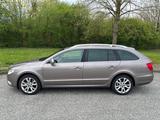 Skoda Superb 2.0 TDI DSG Family Combi - Skoda Superb aus 2011: Kombi