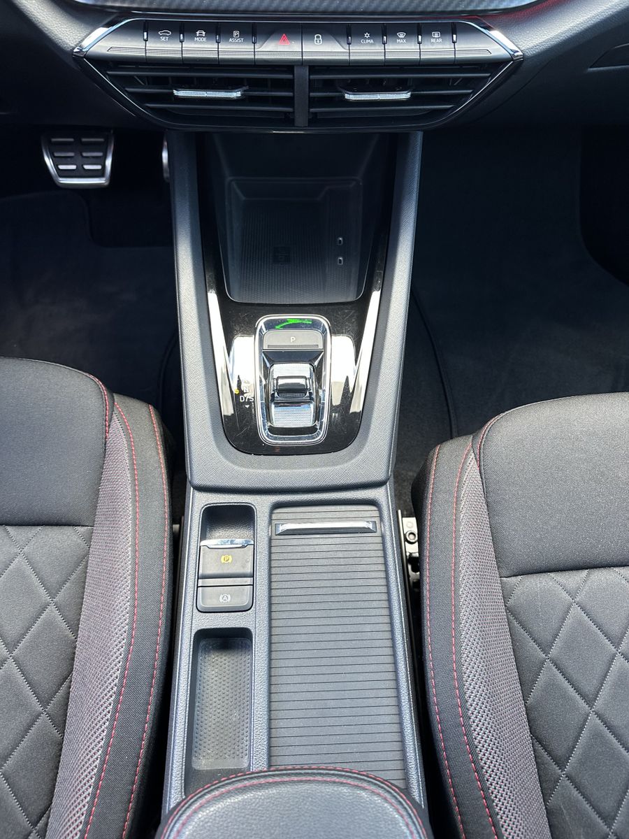 Fahrzeugabbildung SKODA Octavia Combi RS NAV+MATRIX+PANO+STHZ+18ZOLL+KAM
