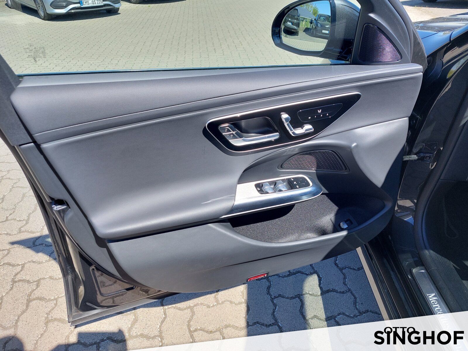 Fahrzeugabbildung Mercedes-Benz E 220 d T Avantgarde +Pano+Digital+Distronic+360