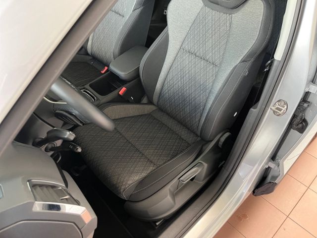 Fahrzeugabbildung SKODA Karoq 1.5 TSI DSG SELECTION NAVI LED KAMERA GJR