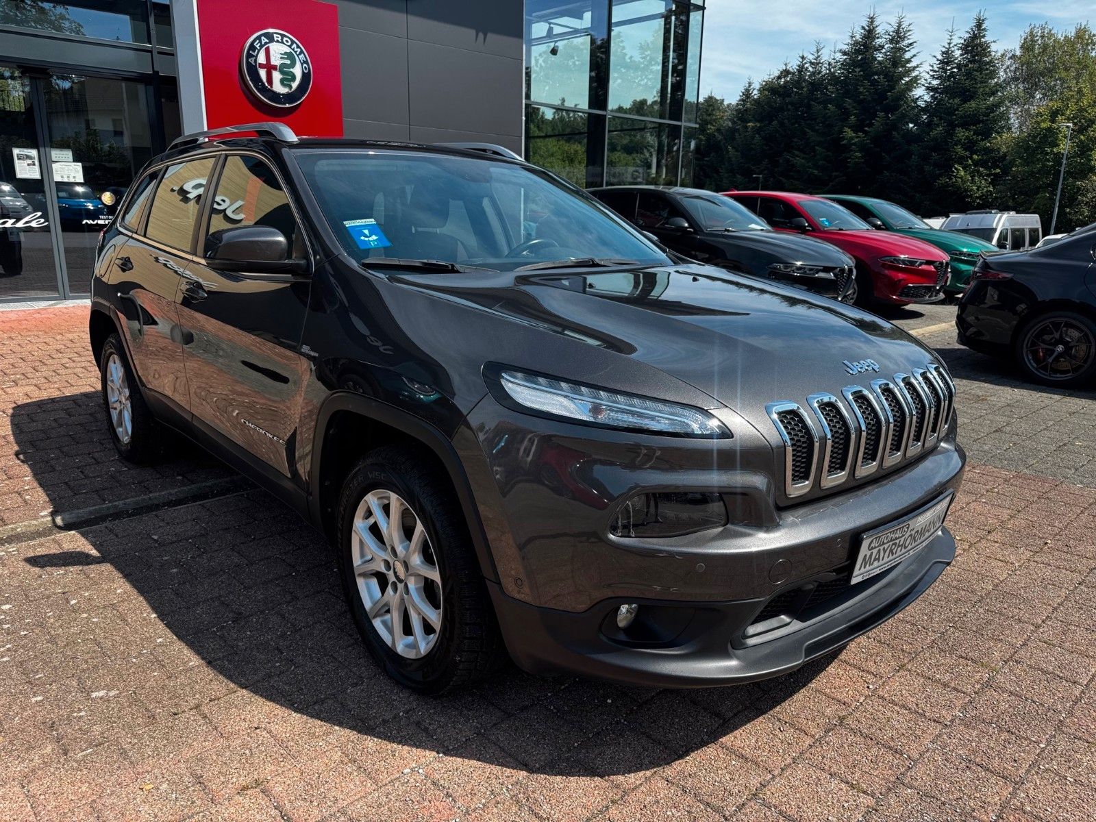 Fahrzeugabbildung Jeep JEEP CHEROKEE LONGITUDE 2.0L 4WD ALLRAD